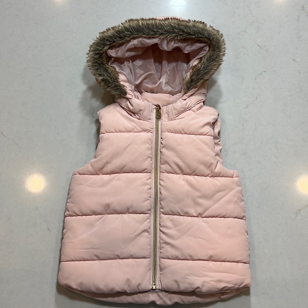 H&M puffer vest with faux fur, like new, size 1 1/2- 2 years.
